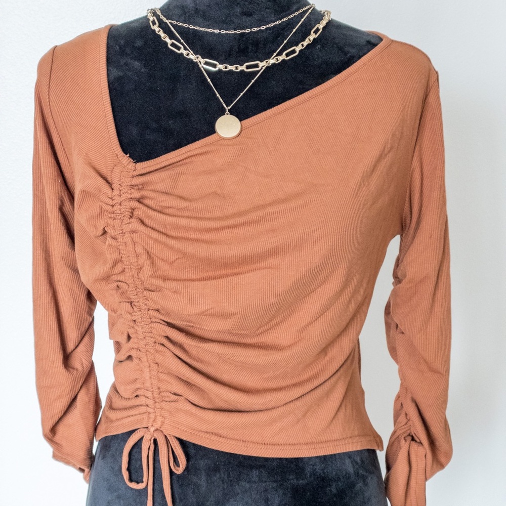 New with tags Steve Madden Brown Top feat. side and sleeve ruching